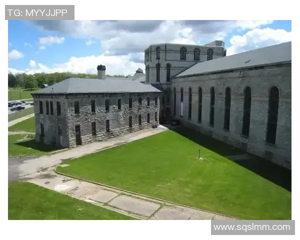 逆风翻盘美式足球明星在监狱中的奋斗与救赎之路